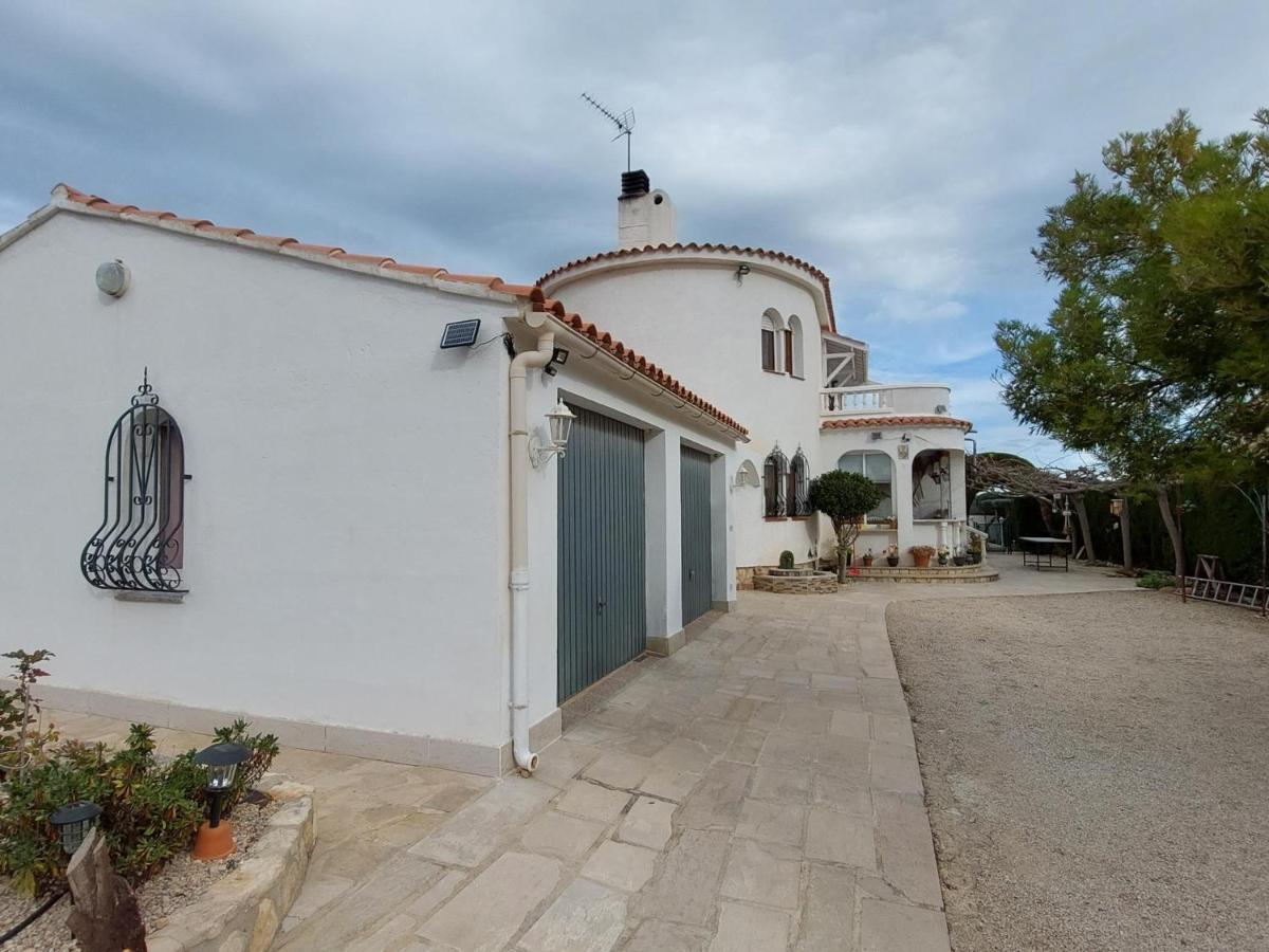 En Bord De Avec Piscine Privee Et Jardin A L'ametlla De Mar, Costa Dorada - Es-221-1 Villa *